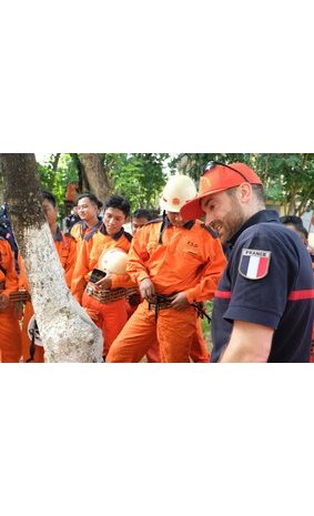 Formation aux techniques de sauvetage en faveur des sapeurs-pompiers birmans