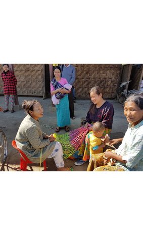 Visite de l'ambassadeur de France dans un camp de déplacés de Jan Maing Kawng, près de Myitkyina (Etat Kachin)